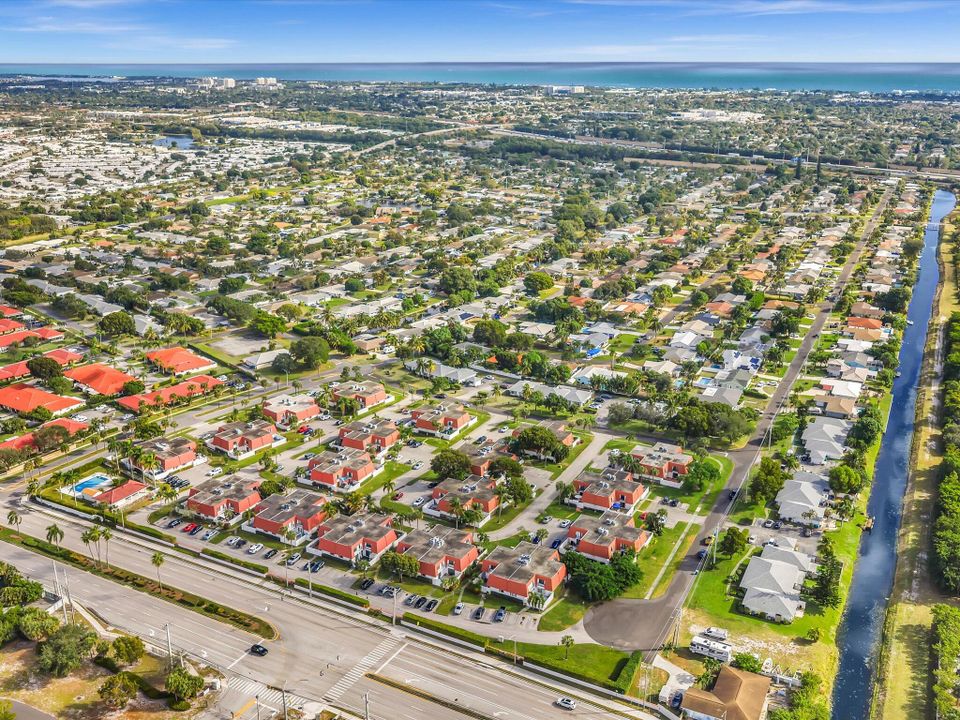 For Sale: $400,000 (3 beds, 2 baths, 1810 Square Feet)