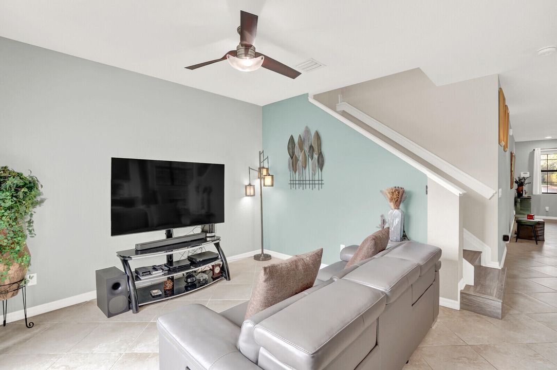 На продажу: $499,000 (3 спален, 2 ванн, 1911 Квадратных фут)