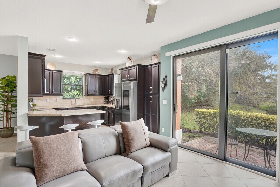 На продажу: $499,000 (3 спален, 2 ванн, 1911 Квадратных фут)