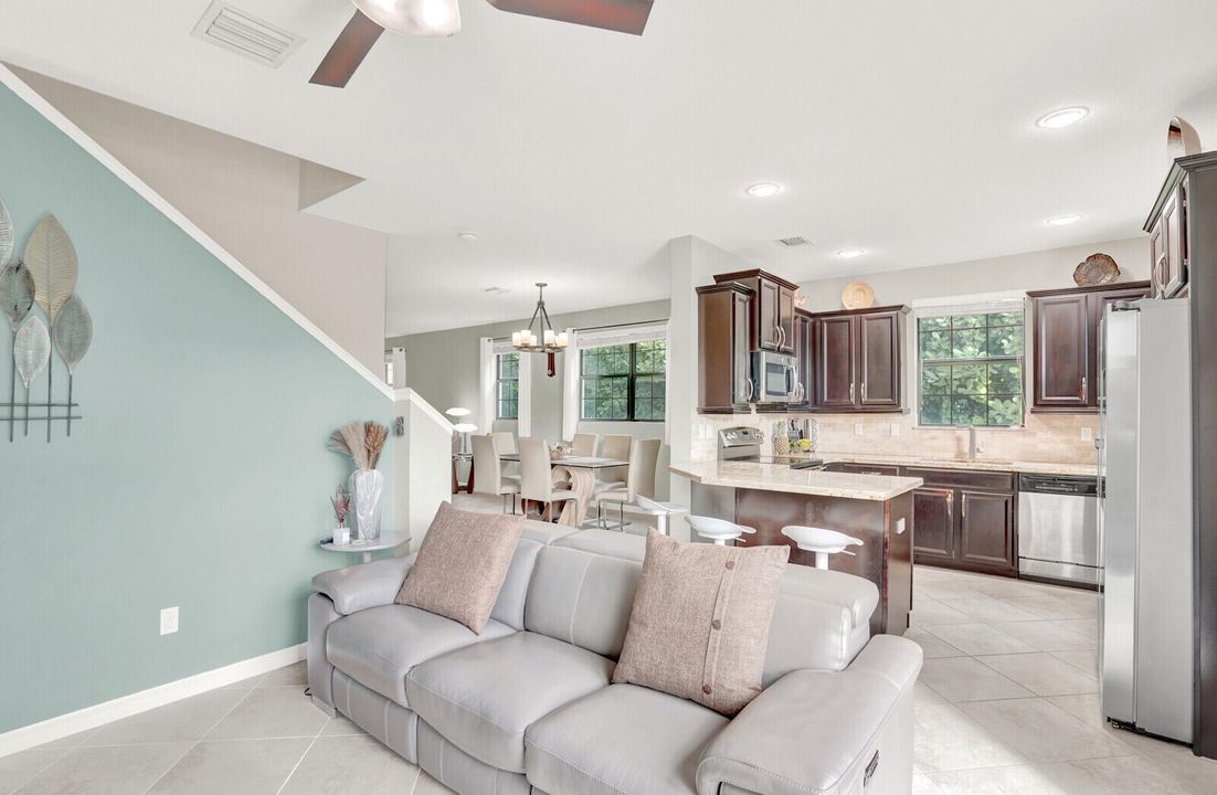 На продажу: $499,000 (3 спален, 2 ванн, 1911 Квадратных фут)