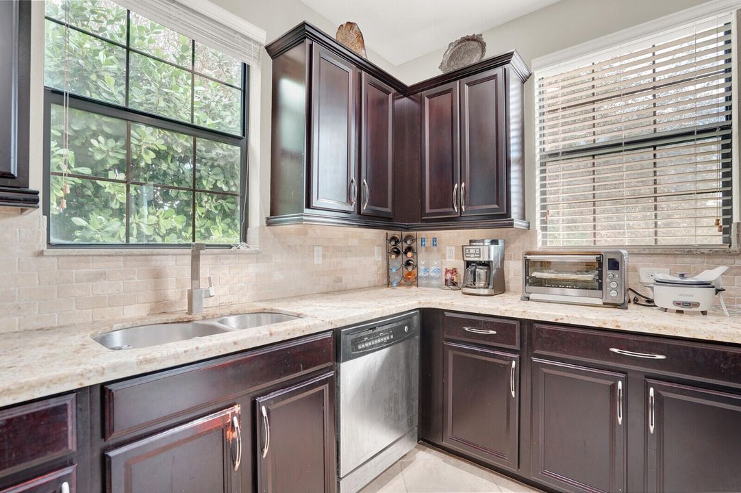 На продажу: $499,000 (3 спален, 2 ванн, 1911 Квадратных фут)