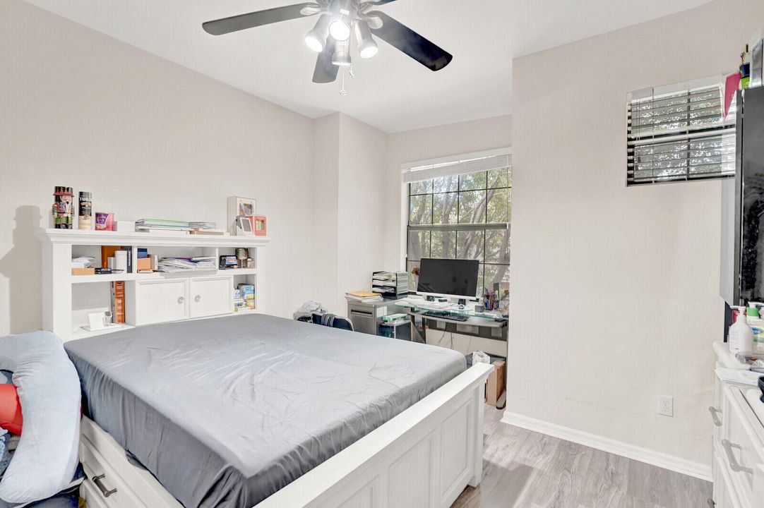 На продажу: $499,000 (3 спален, 2 ванн, 1911 Квадратных фут)