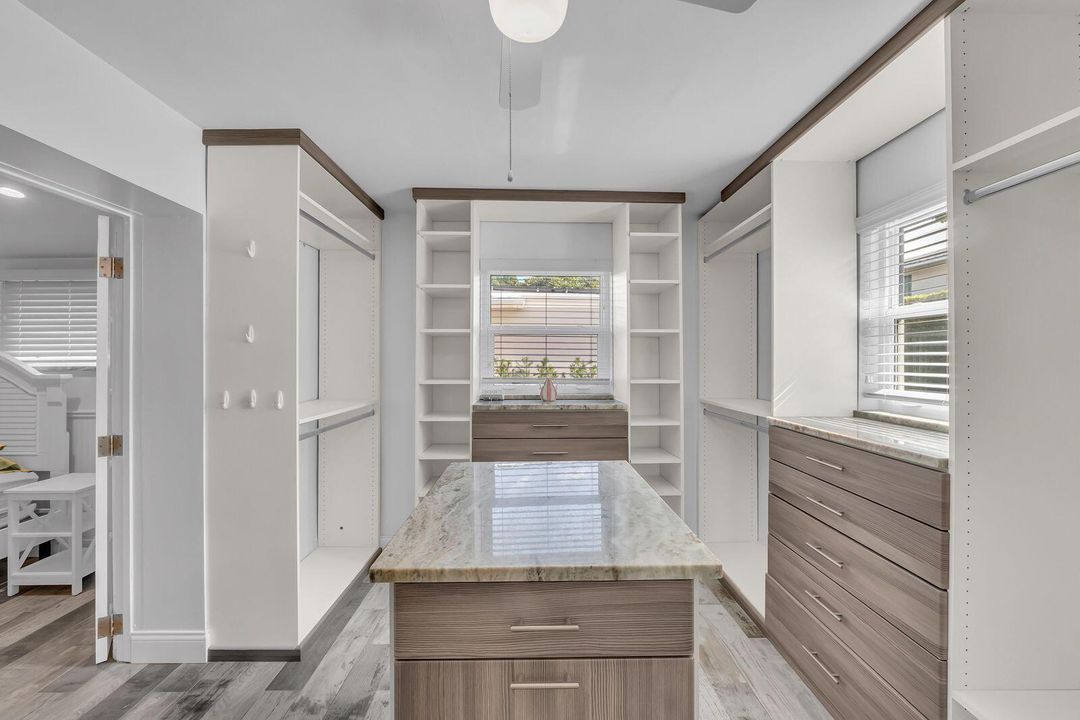 出租: $7,950 (4 贝兹, 2 浴室, 1981 平方英尺)