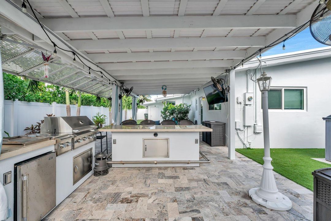 出租: $7,950 (4 贝兹, 2 浴室, 1981 平方英尺)