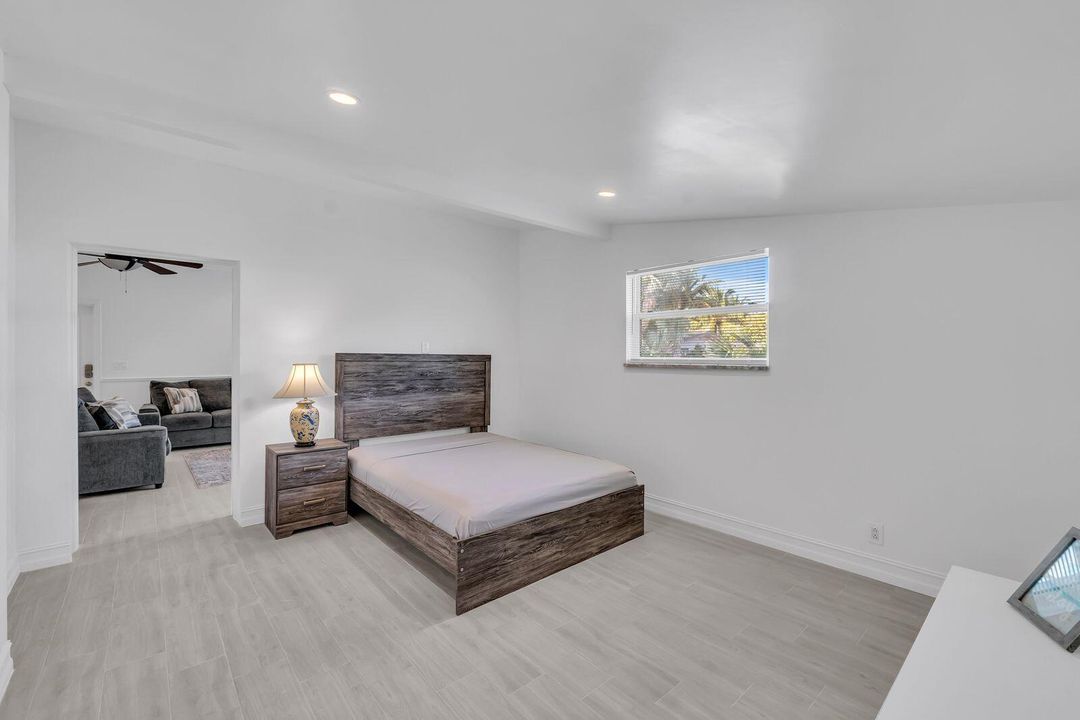 出租: $7,950 (4 贝兹, 2 浴室, 1981 平方英尺)