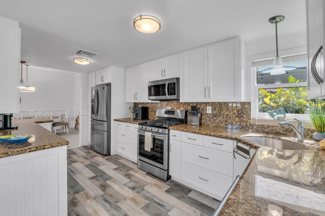 出租: $7,950 (4 贝兹, 2 浴室, 1981 平方英尺)