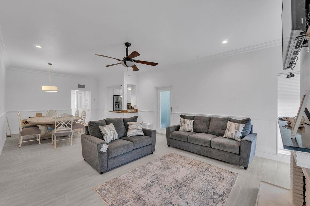 出租: $7,950 (4 贝兹, 2 浴室, 1981 平方英尺)