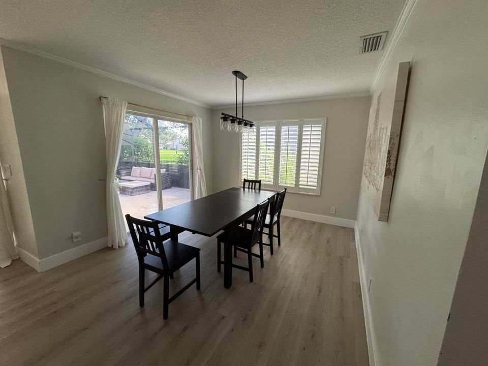 For Rent: $3,800 (4 beds, 2 baths, 1886 Square Feet)