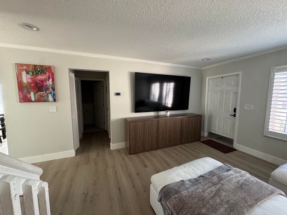 For Rent: $3,800 (4 beds, 2 baths, 1886 Square Feet)