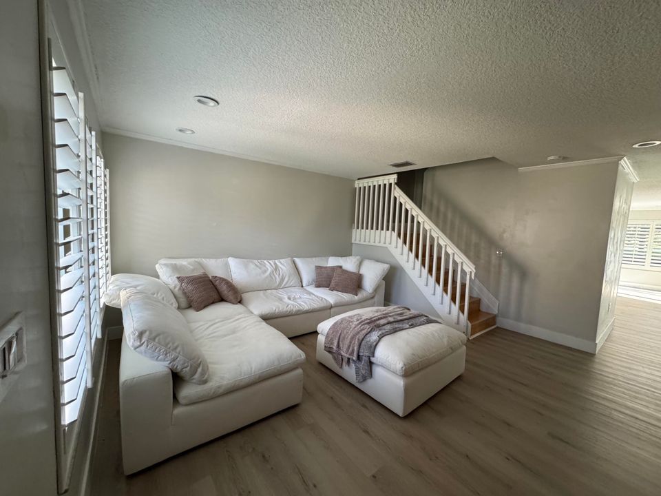 For Rent: $3,800 (4 beds, 2 baths, 1886 Square Feet)