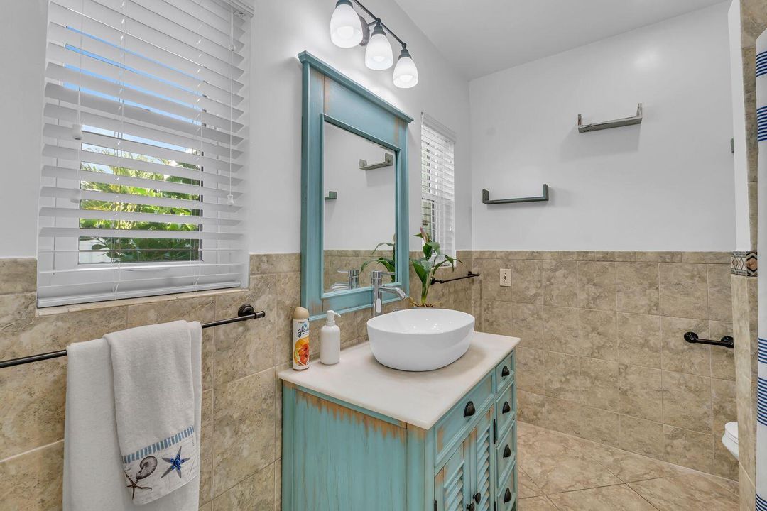 出租: $7,950 (4 贝兹, 2 浴室, 1981 平方英尺)