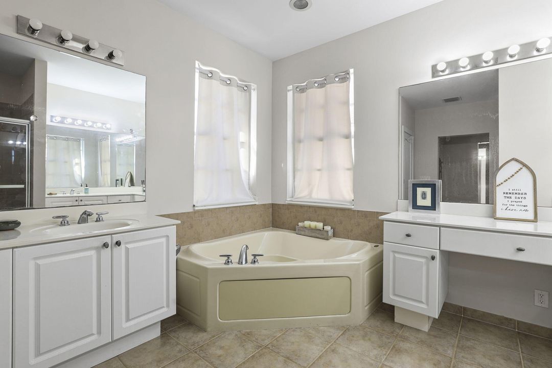 For Sale: $1,650,000 (5 beds, 5 baths, 3622 Square Feet)