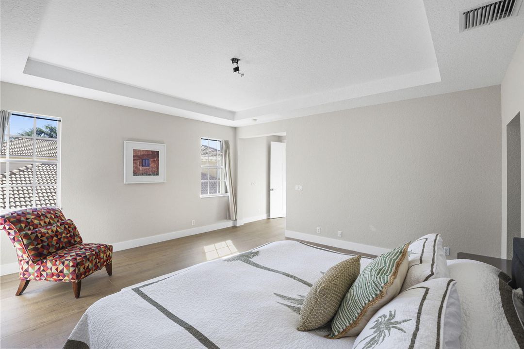 For Sale: $1,650,000 (5 beds, 5 baths, 3622 Square Feet)