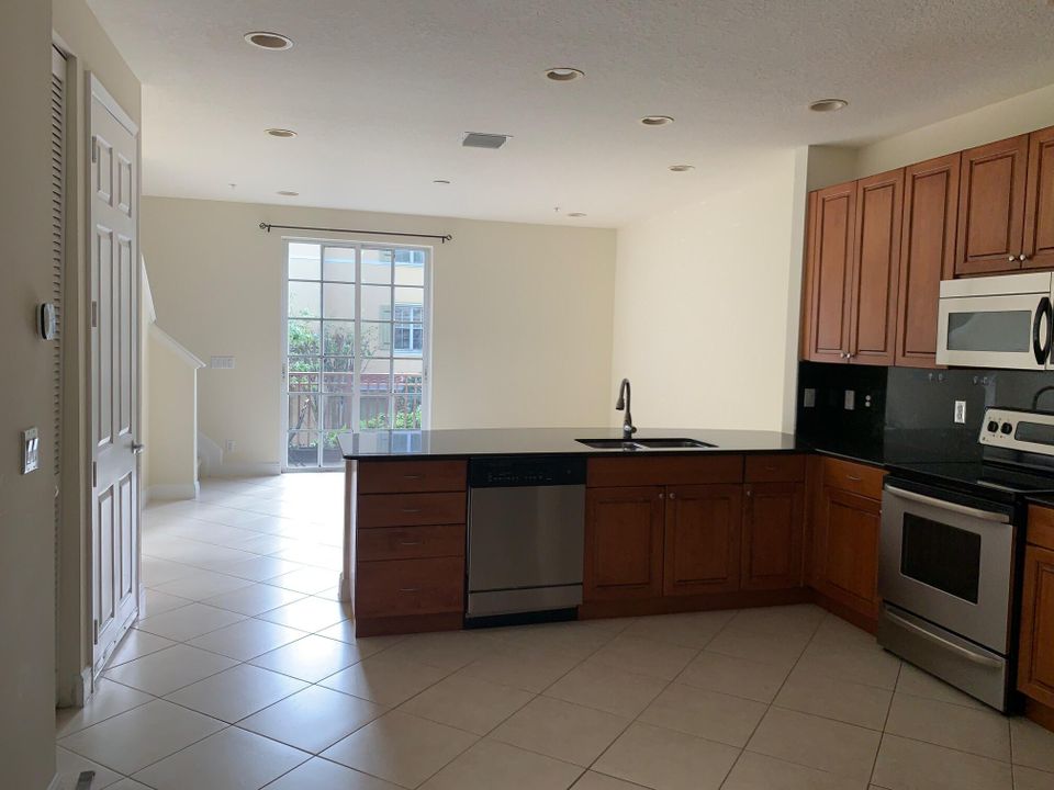 В аренду: $3,200 (3 спален, 2 ванн, 1953 Квадратных фут)