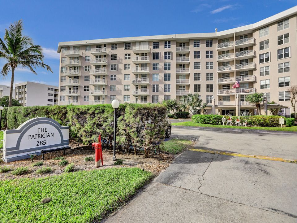 For Sale: $339,000 (1 beds, 1 baths, 985 Square Feet)