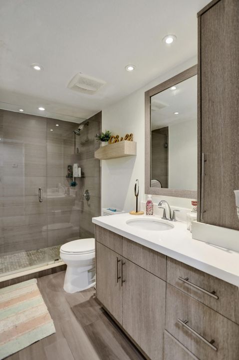 For Sale: $339,000 (1 beds, 1 baths, 985 Square Feet)