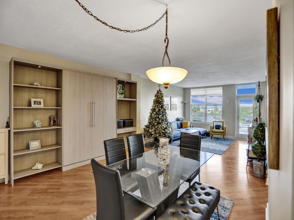 For Sale: $339,000 (1 beds, 1 baths, 985 Square Feet)