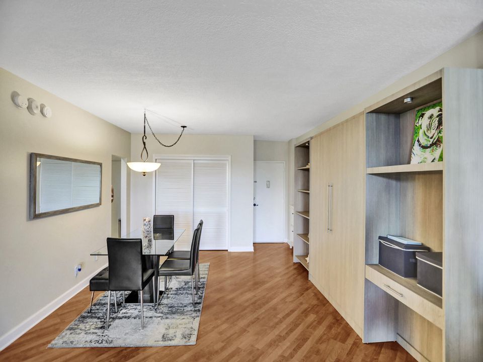 For Sale: $339,000 (1 beds, 1 baths, 985 Square Feet)