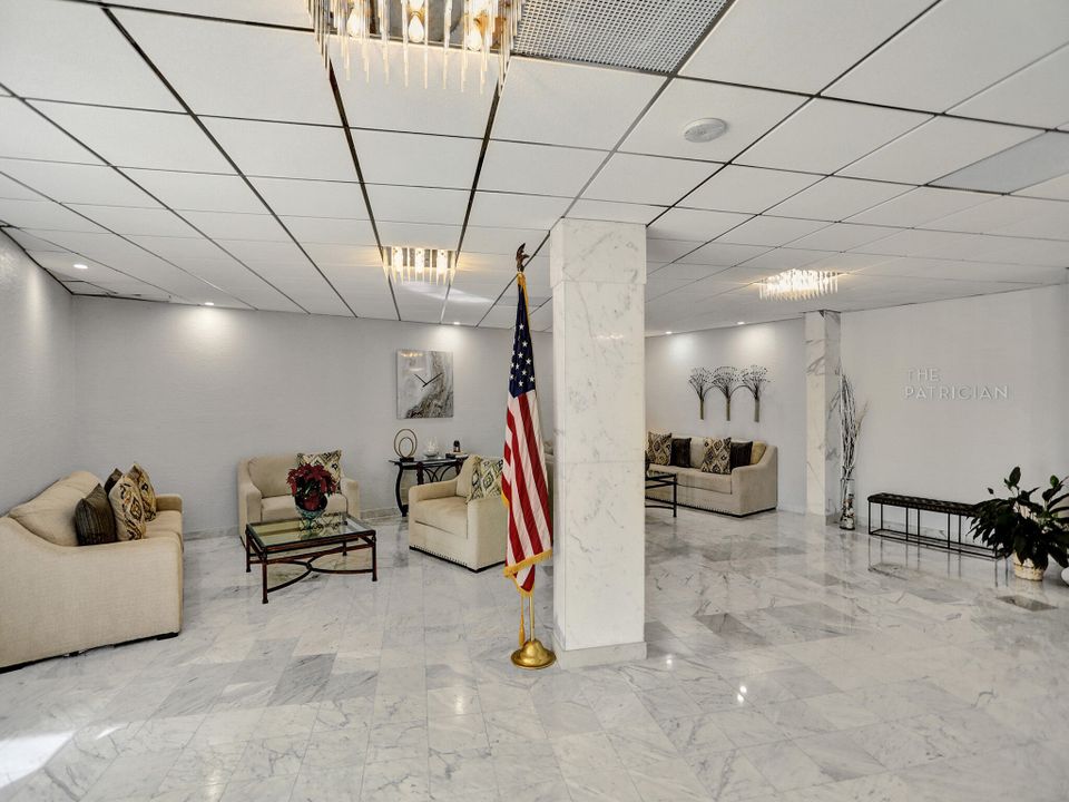 For Sale: $339,000 (1 beds, 1 baths, 985 Square Feet)