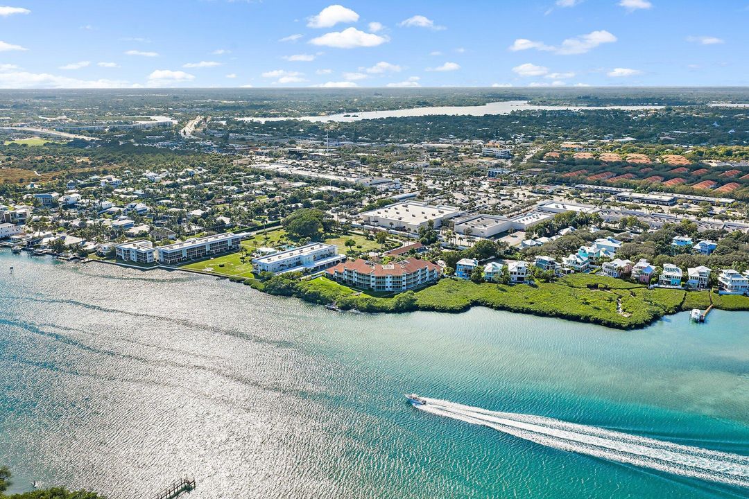 На продажу: $999,995 (2 спален, 2 ванн, 1463 Квадратных фут)