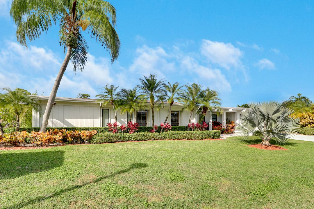 For Sale: $1,300,000 (3 beds, 2 baths, 2534 Square Feet)