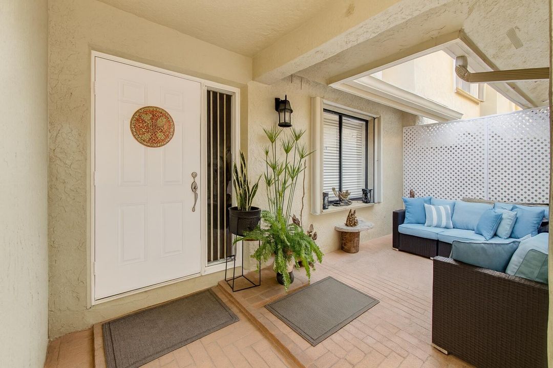 For Sale: $330,000 (2 beds, 2 baths, 1173 Square Feet)