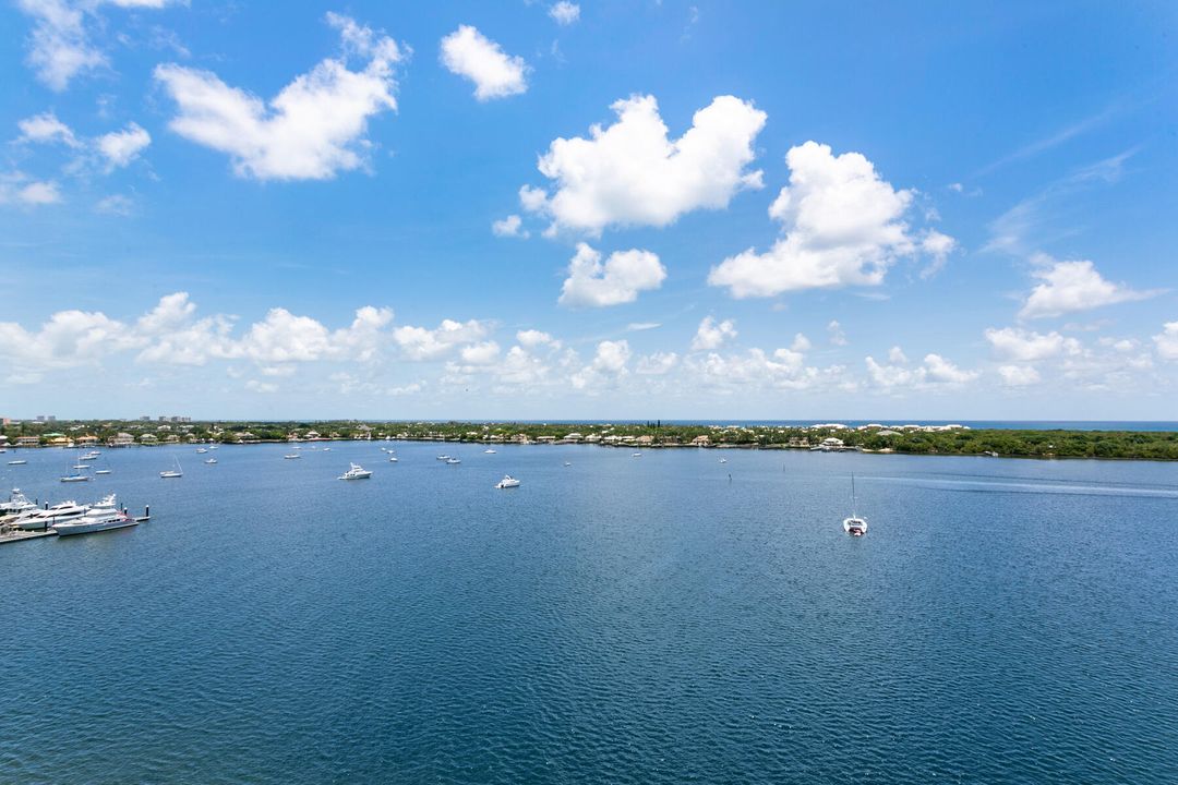 For Sale: $1,100,000 (2 beds, 2 baths, 2448 Square Feet)