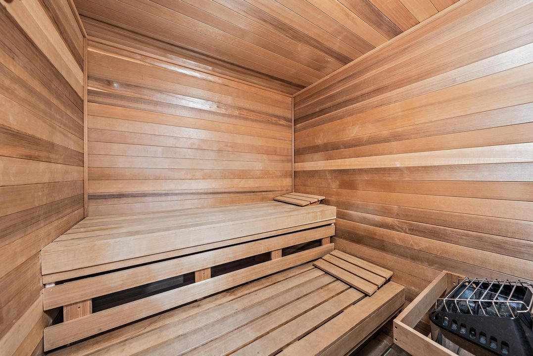 For Sale: $1,250,000 (2 beds, 2 baths, 1823 Square Feet)