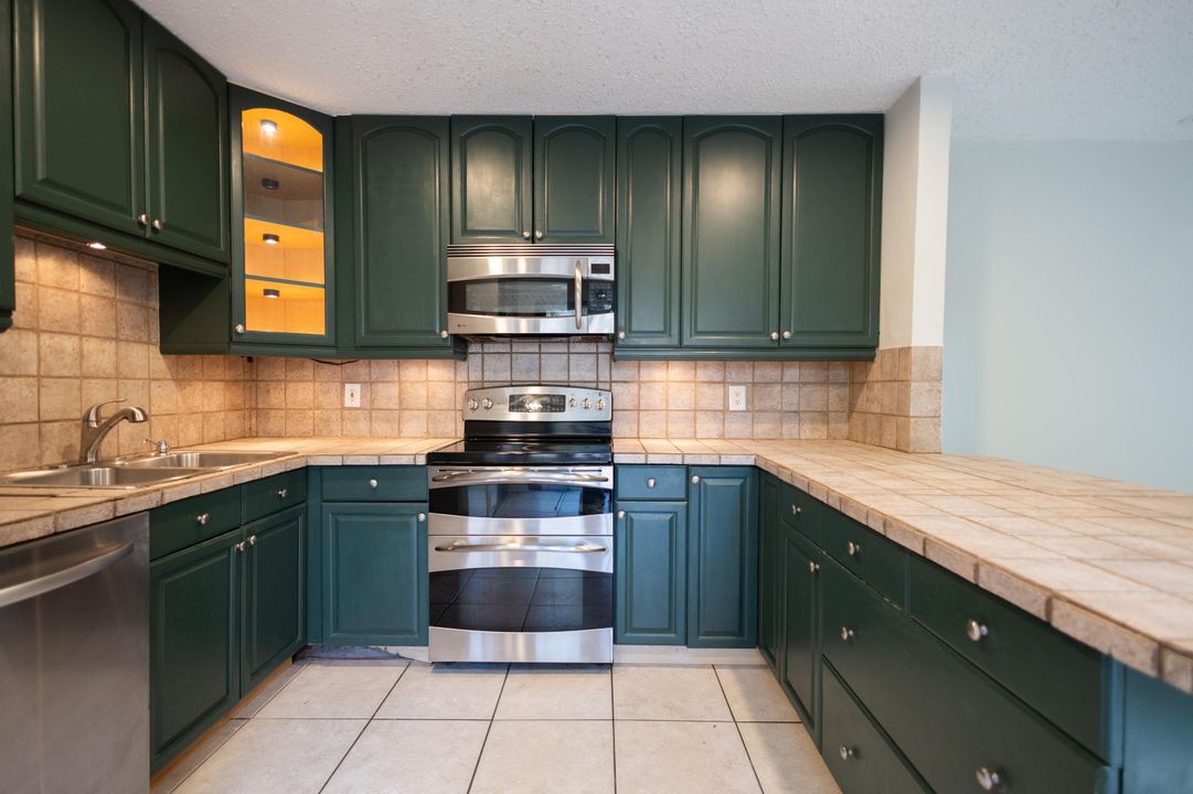 For Rent: $2,900 (3 beds, 2 baths, 1622 Square Feet)