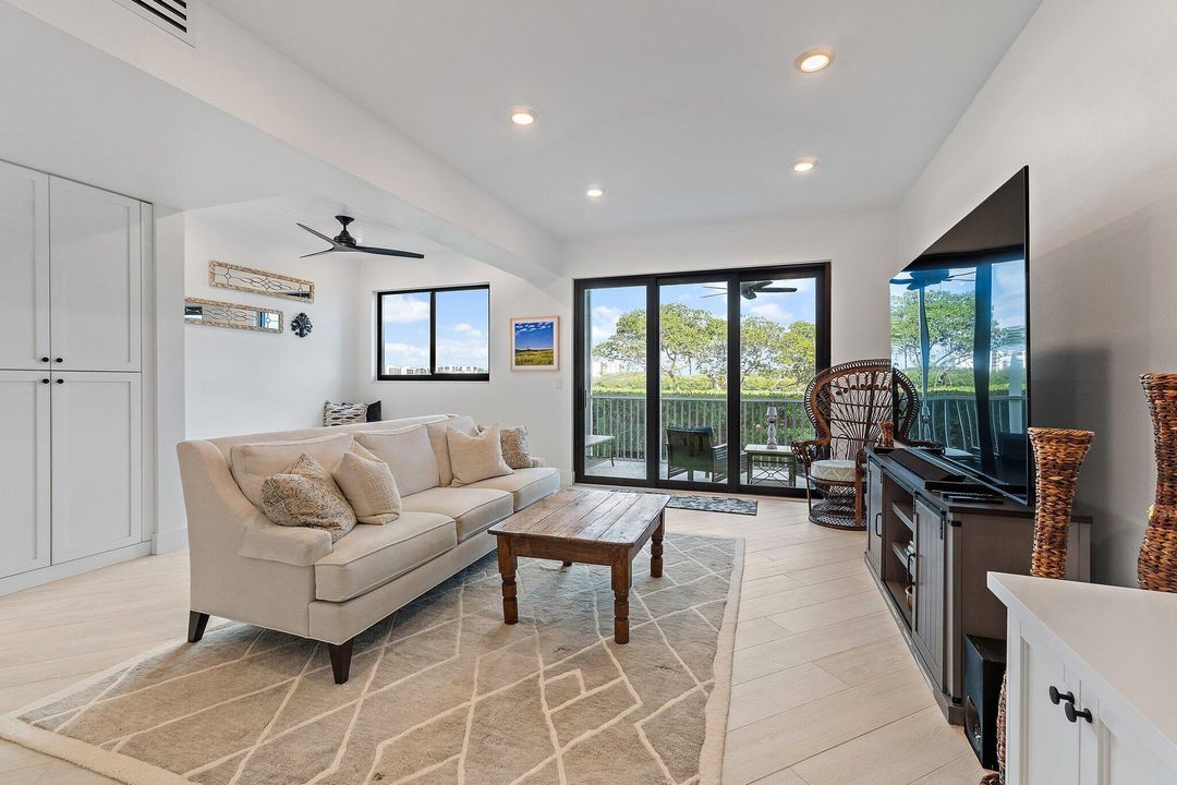 For Rent: $4,500 (2 beds, 2 baths, 1463 Square Feet)