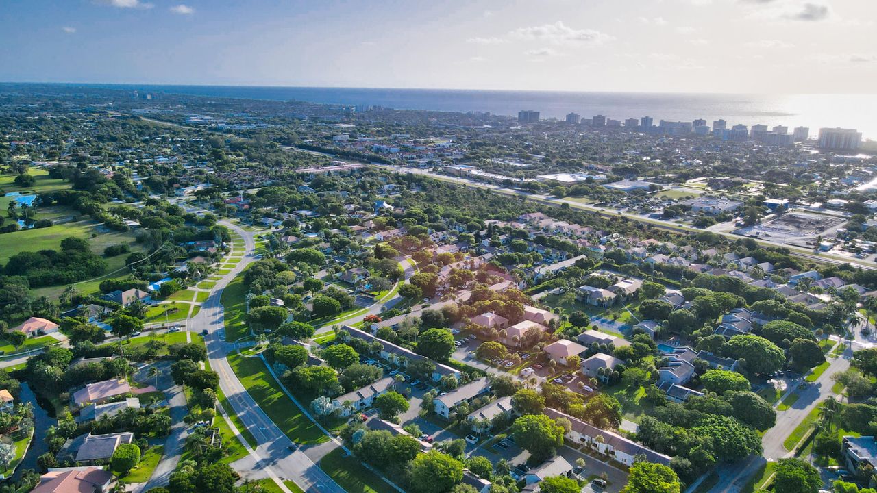 For Rent: $2,500 (2 beds, 2 baths, 964 Square Feet)