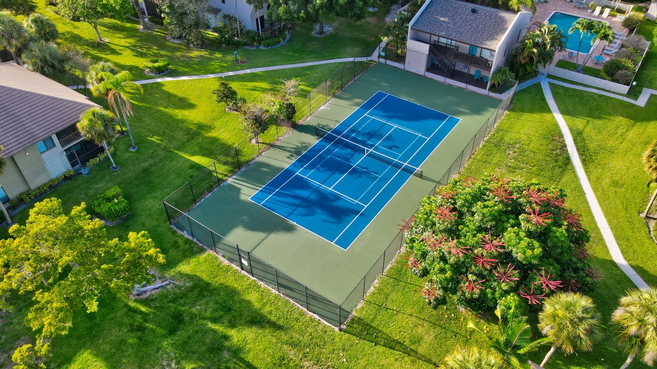 For Rent: $2,500 (2 beds, 2 baths, 964 Square Feet)