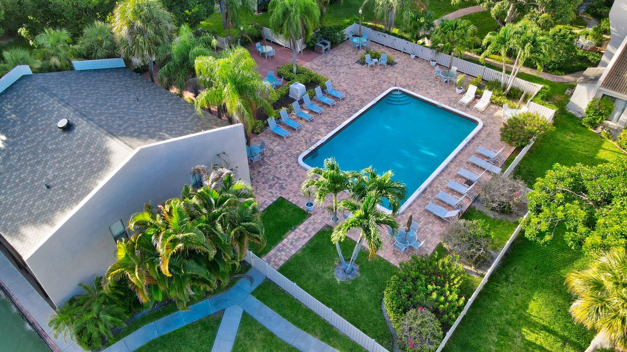 For Rent: $2,500 (2 beds, 2 baths, 964 Square Feet)