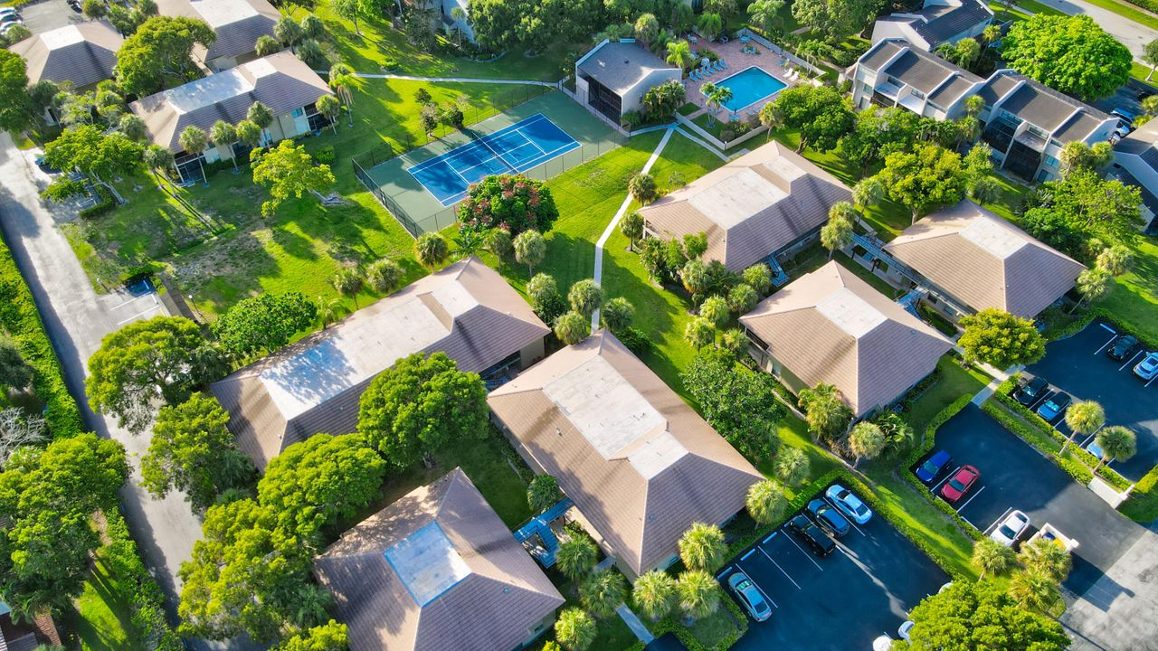 For Rent: $2,500 (2 beds, 2 baths, 964 Square Feet)