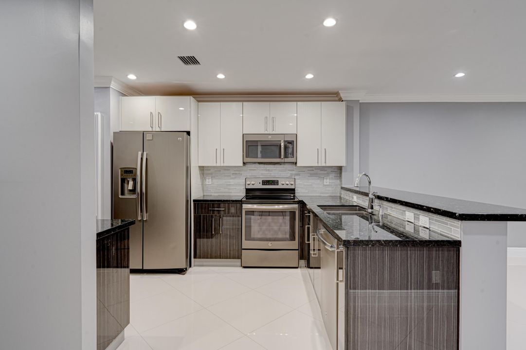 For Rent: $2,500 (2 beds, 2 baths, 964 Square Feet)