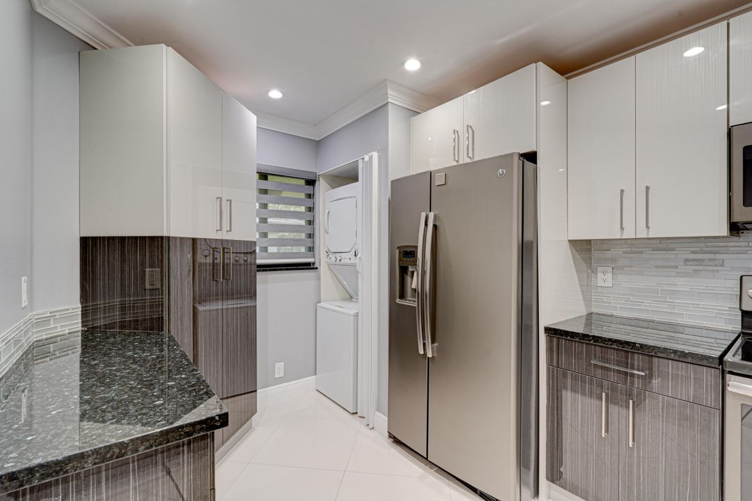 For Rent: $2,500 (2 beds, 2 baths, 964 Square Feet)