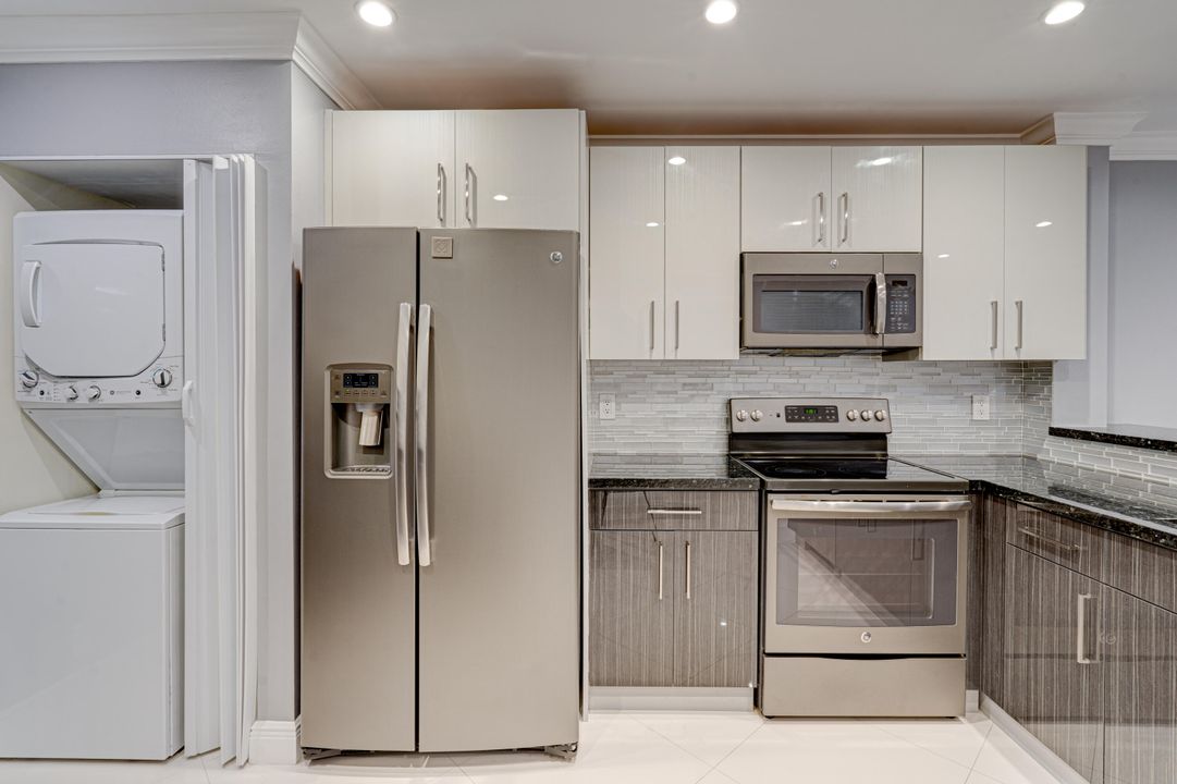 For Rent: $2,500 (2 beds, 2 baths, 964 Square Feet)