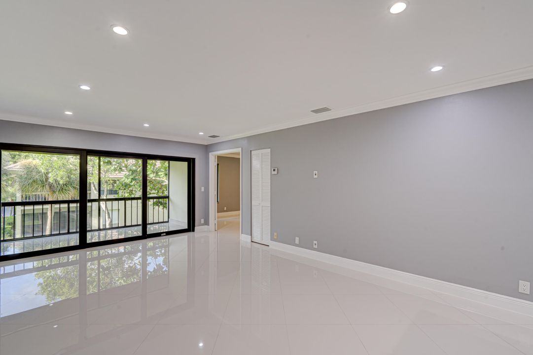 For Rent: $2,500 (2 beds, 2 baths, 964 Square Feet)