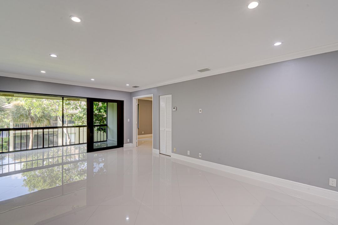 For Rent: $2,500 (2 beds, 2 baths, 964 Square Feet)