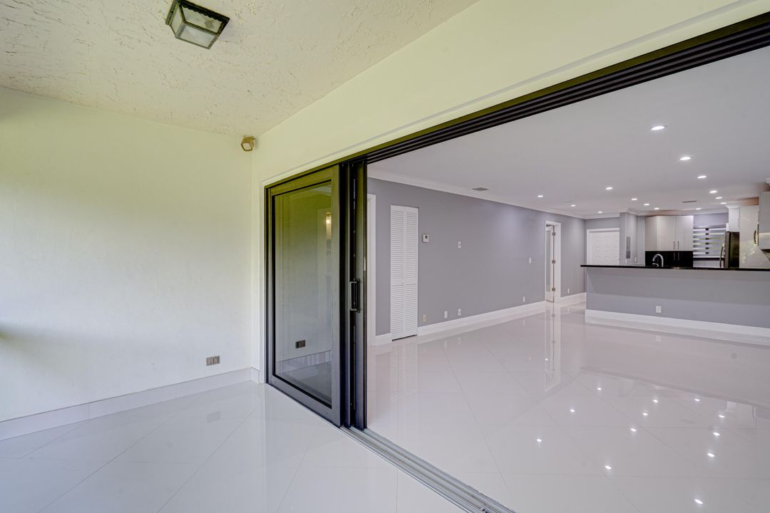 For Rent: $2,500 (2 beds, 2 baths, 964 Square Feet)