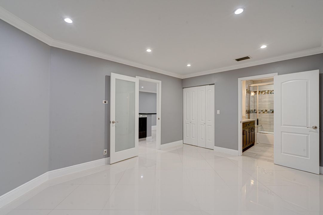 For Rent: $2,500 (2 beds, 2 baths, 964 Square Feet)