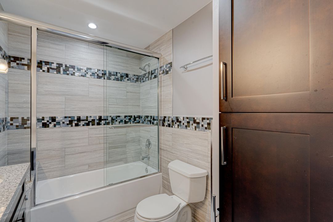 For Rent: $2,500 (2 beds, 2 baths, 964 Square Feet)