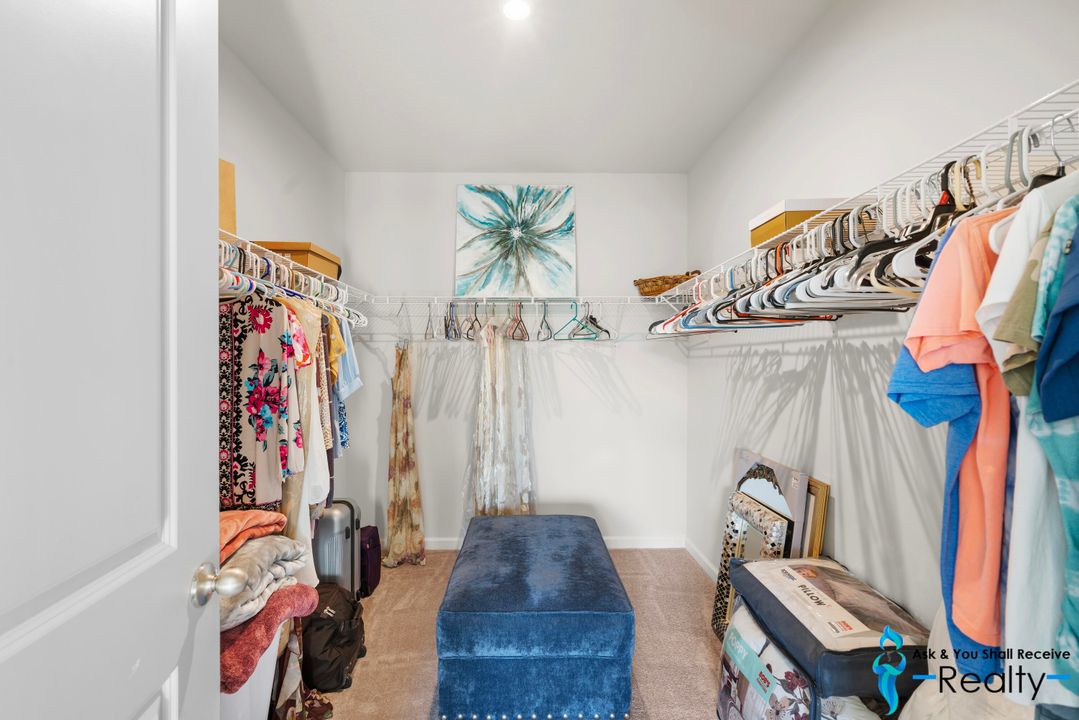 For Sale: $315,900 (3 beds, 2 baths, 1529 Square Feet)