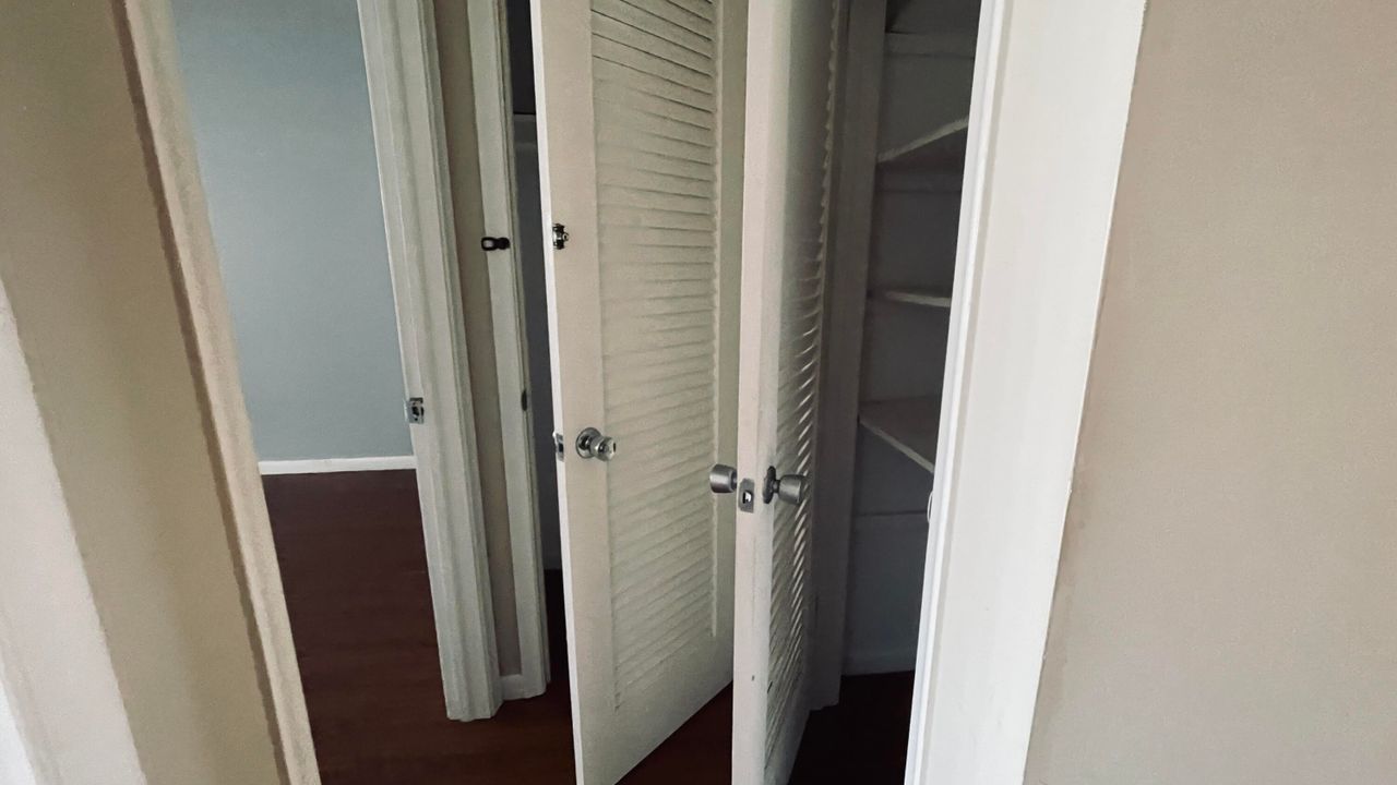 For Rent: $1,400 (2 beds, 1 baths, 798 Square Feet)