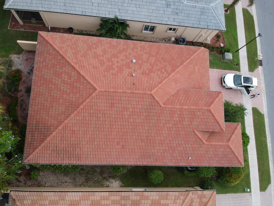 Active With Contract: $365,750 (2 beds, 2 baths, 2000 Square Feet)