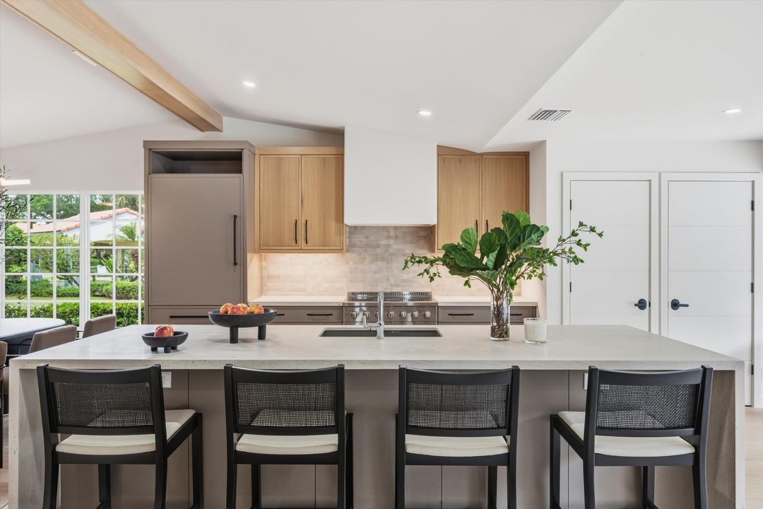 For Sale: $1,395,000 (3 beds, 2 baths, 1524 Square Feet)