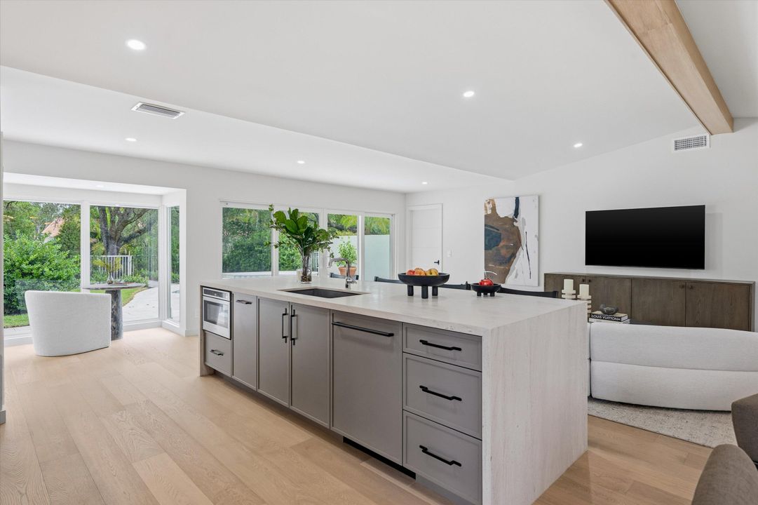 For Sale: $1,395,000 (3 beds, 2 baths, 1524 Square Feet)