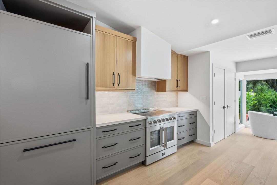 For Sale: $1,395,000 (3 beds, 2 baths, 1524 Square Feet)