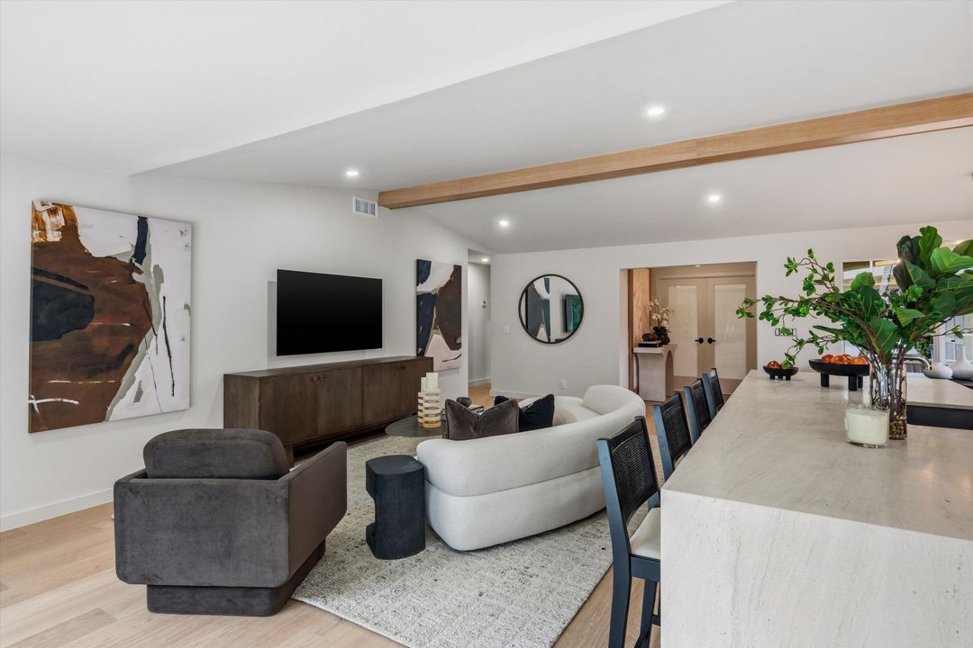 For Sale: $1,395,000 (3 beds, 2 baths, 1524 Square Feet)