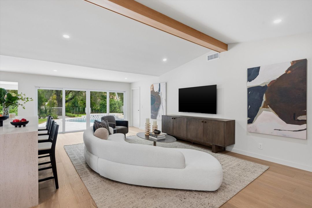 For Sale: $1,395,000 (3 beds, 2 baths, 1524 Square Feet)